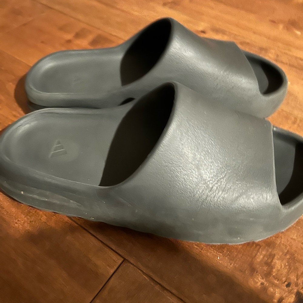 onyx yeezy slides